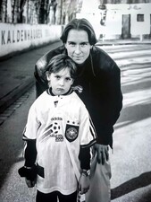 Martina Voss mit ihrer Tochter, Kapitänin vom FCR Duisburg und Spielführerin der Nationalmannschaft