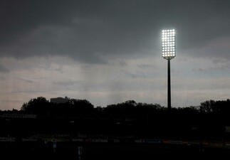 Starkregen während des Spiels gegen Wiesbaden im heimischen Niederrheinstadion