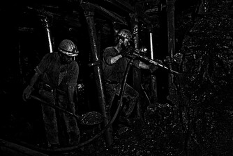 Bergarbeiter vor Kohle auf Zeche Ewald